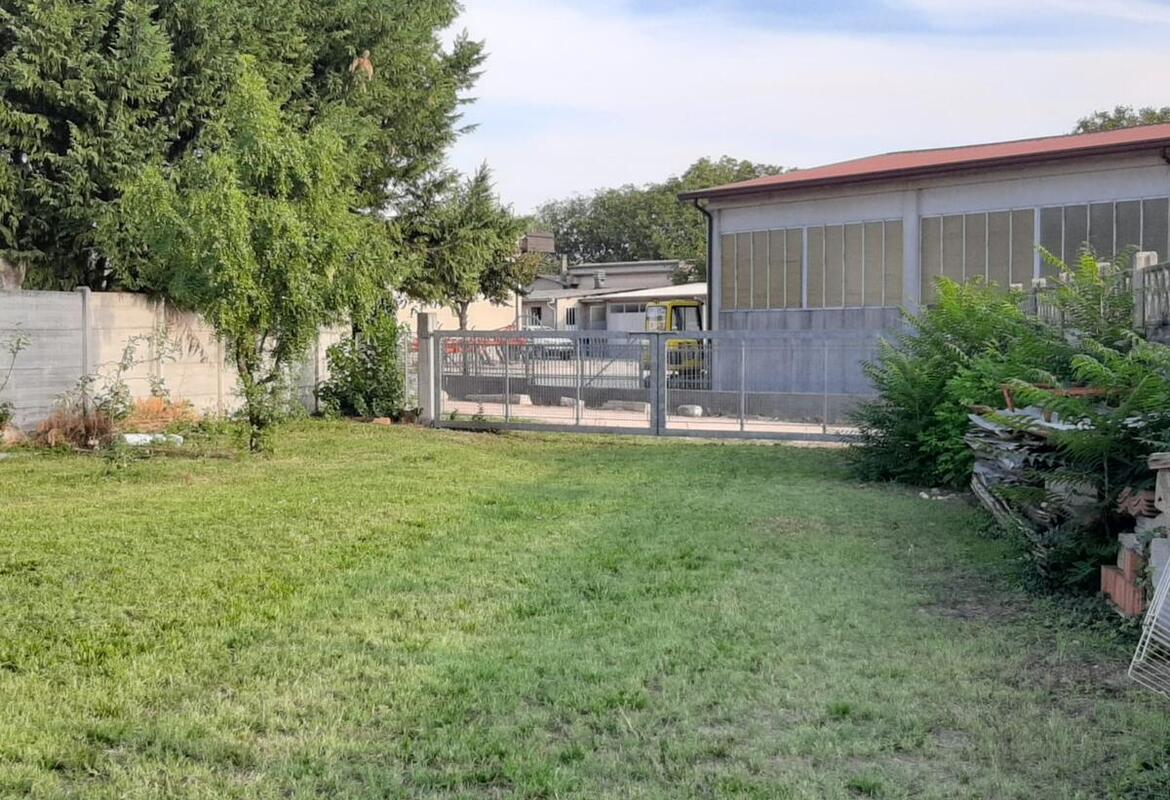 MAGAZZINO ZONA INDUSTRIALE/COMMERCIALE