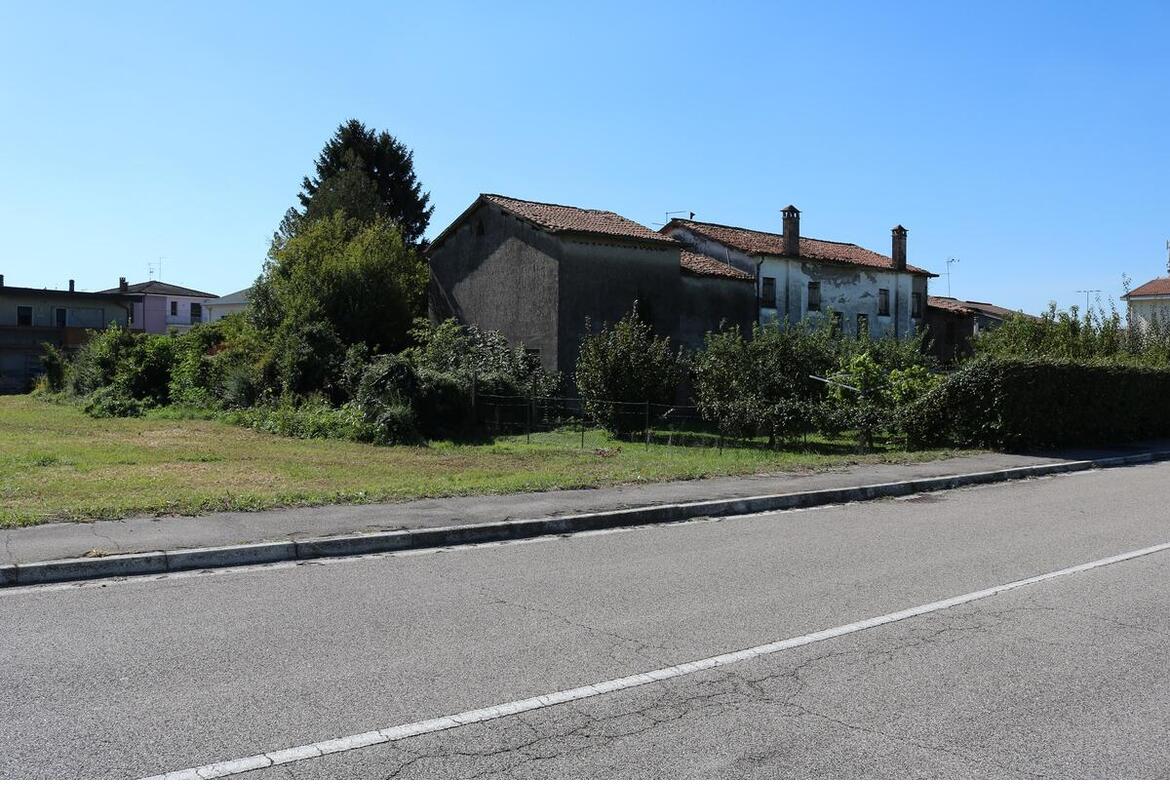 RUSTICO DA RISTRUTTURARE