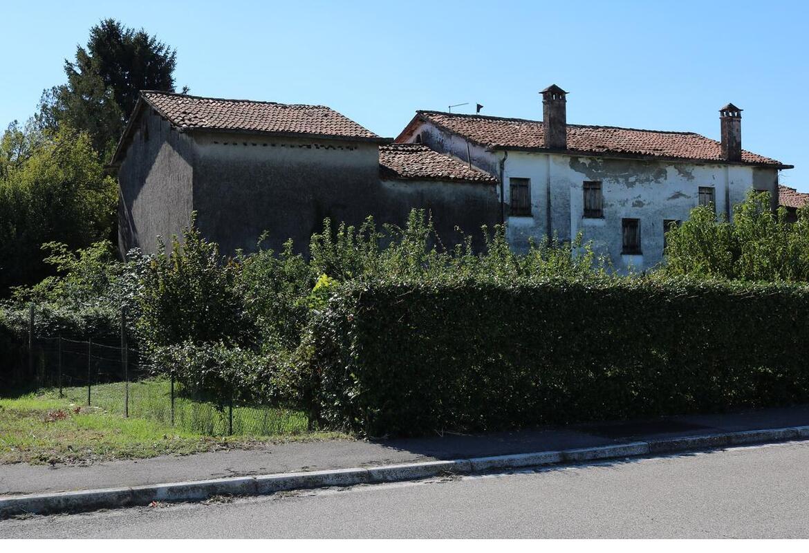 RUSTICO DA RISTRUTTURARE