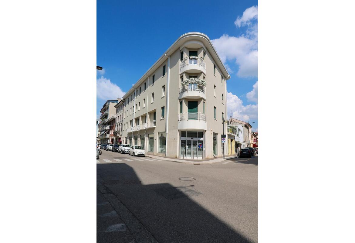 IMMOBILE COMMERCIALE IN CENTRO