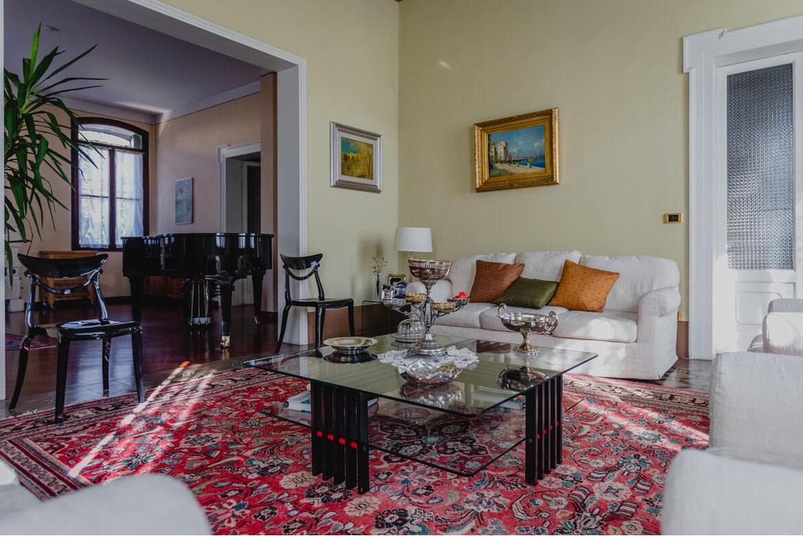 VILLA SIGNORILE ZONA CENTRO