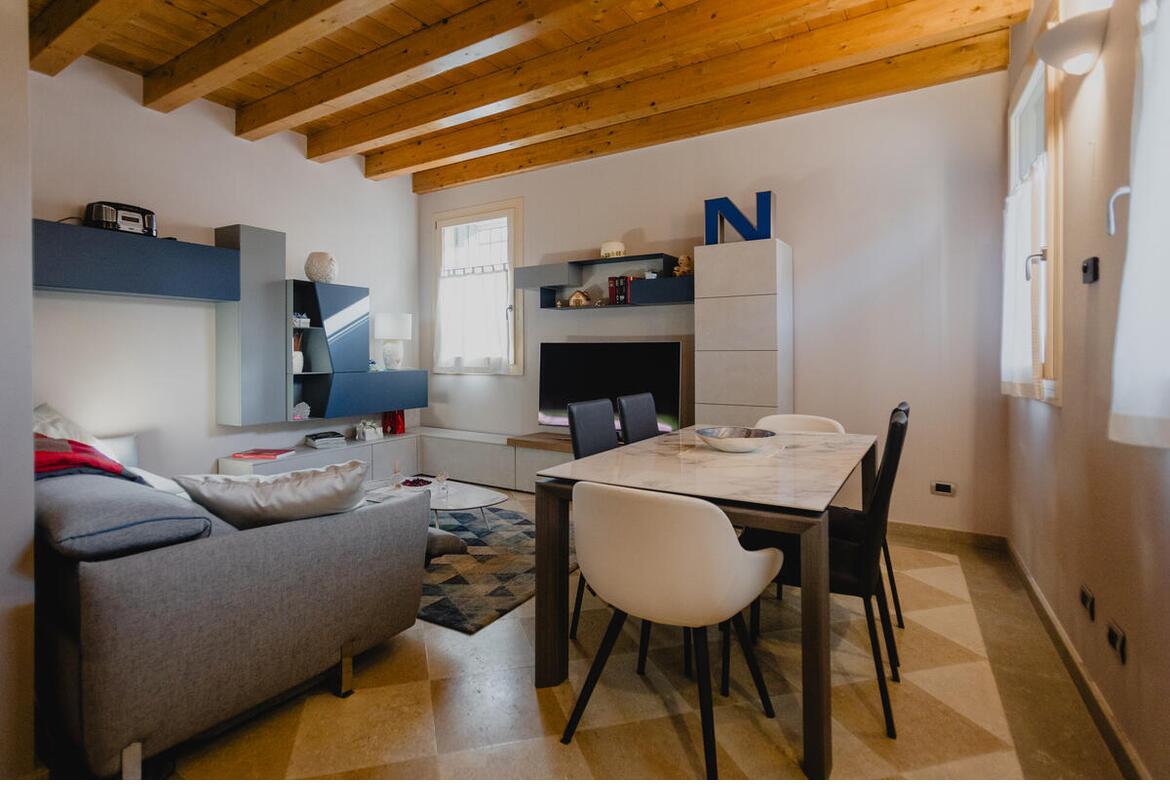 VILLA ANGOLARE RISTRUTTURATA