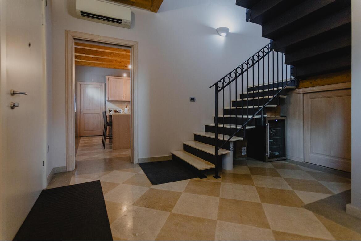 VILLA ANGOLARE RISTRUTTURATA