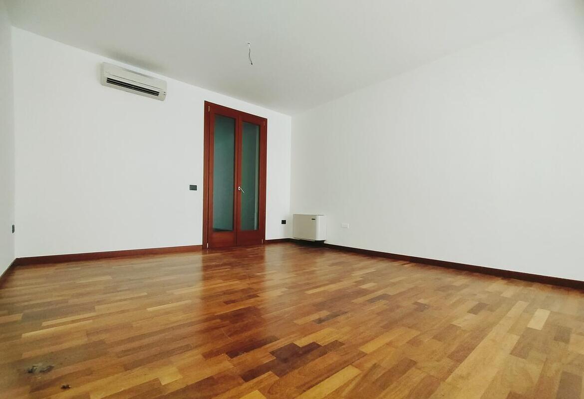 AFFITTO LOCALE COMMERCIALE ZONA CENTRALISSIMA