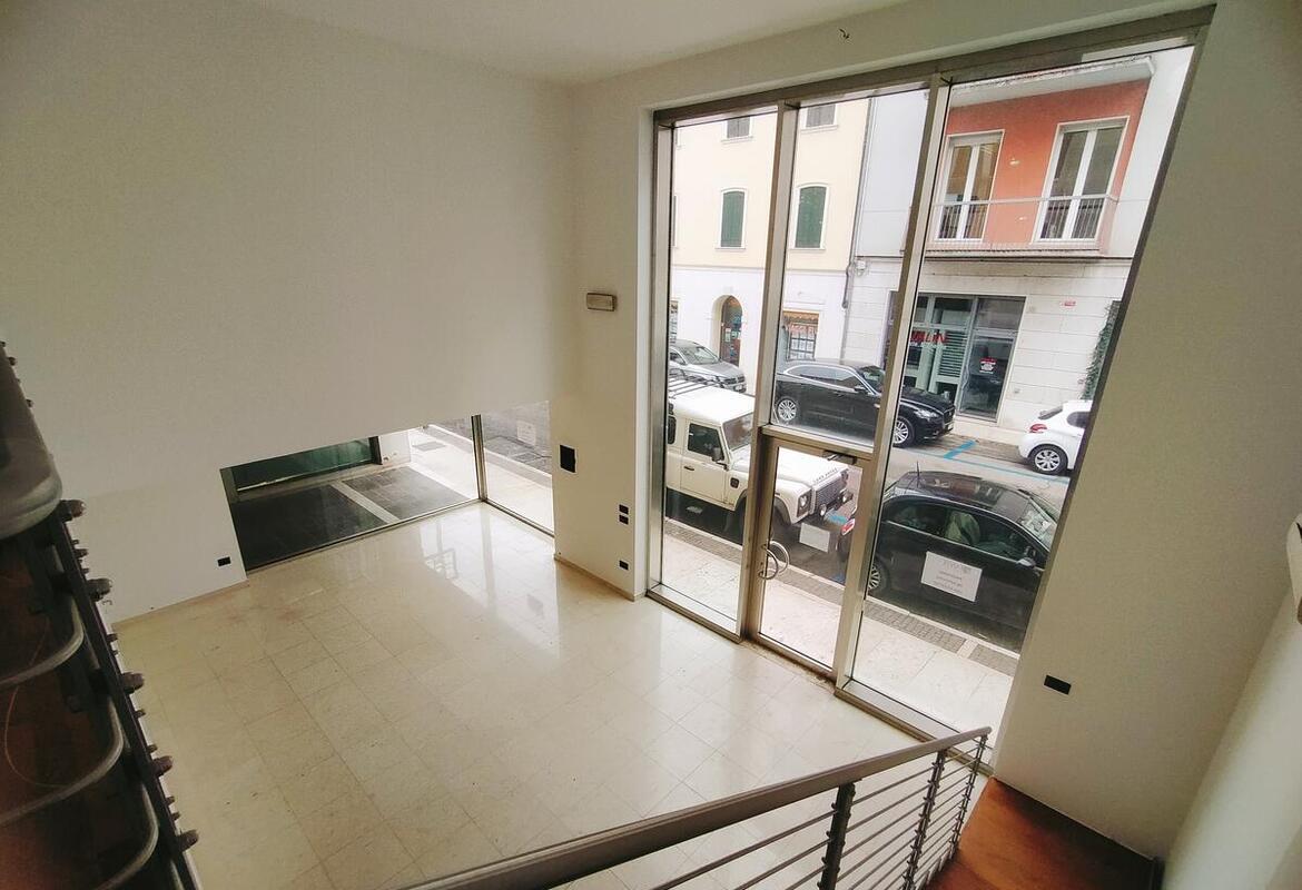 AFFITTO LOCALE COMMERCIALE ZONA CENTRALISSIMA