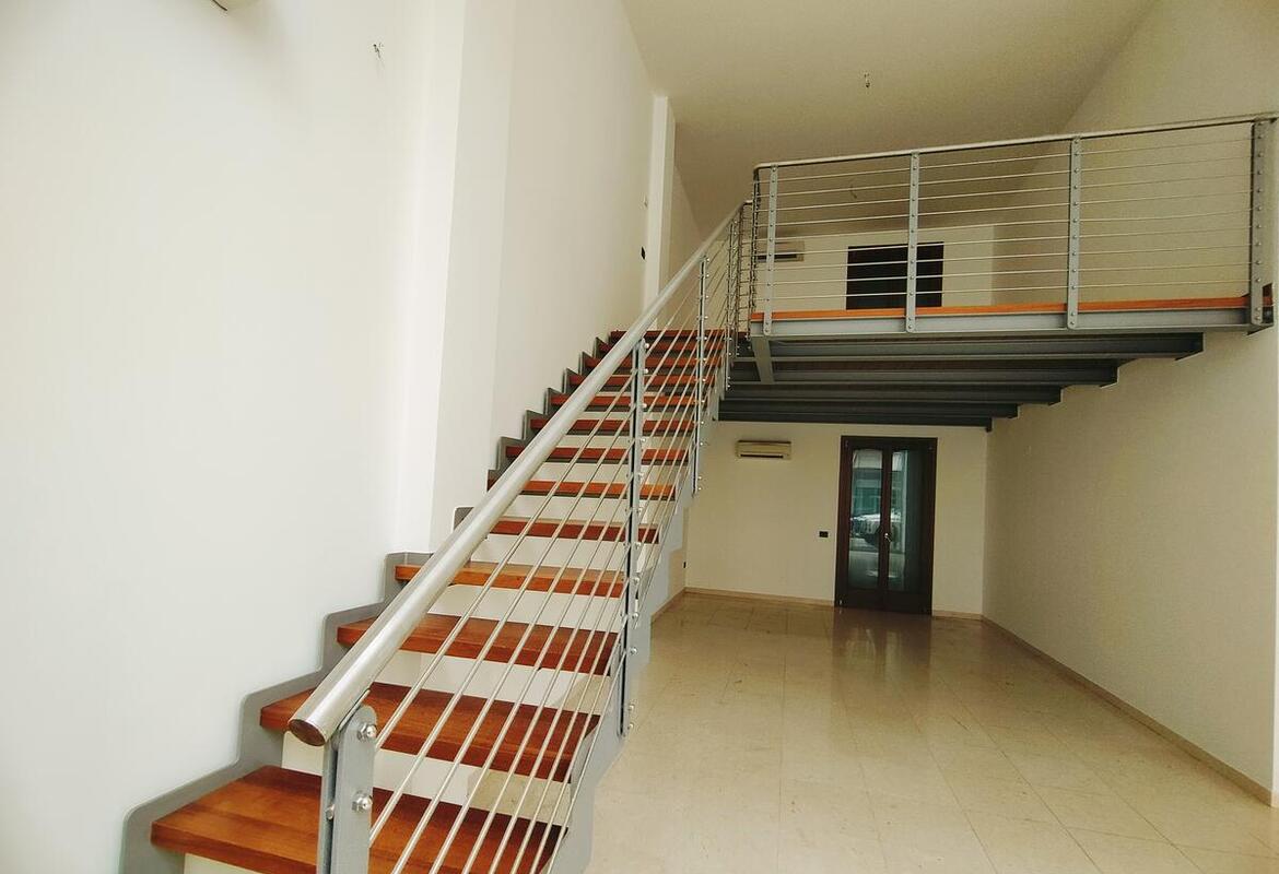 AFFITTO LOCALE COMMERCIALE ZONA CENTRALISSIMA