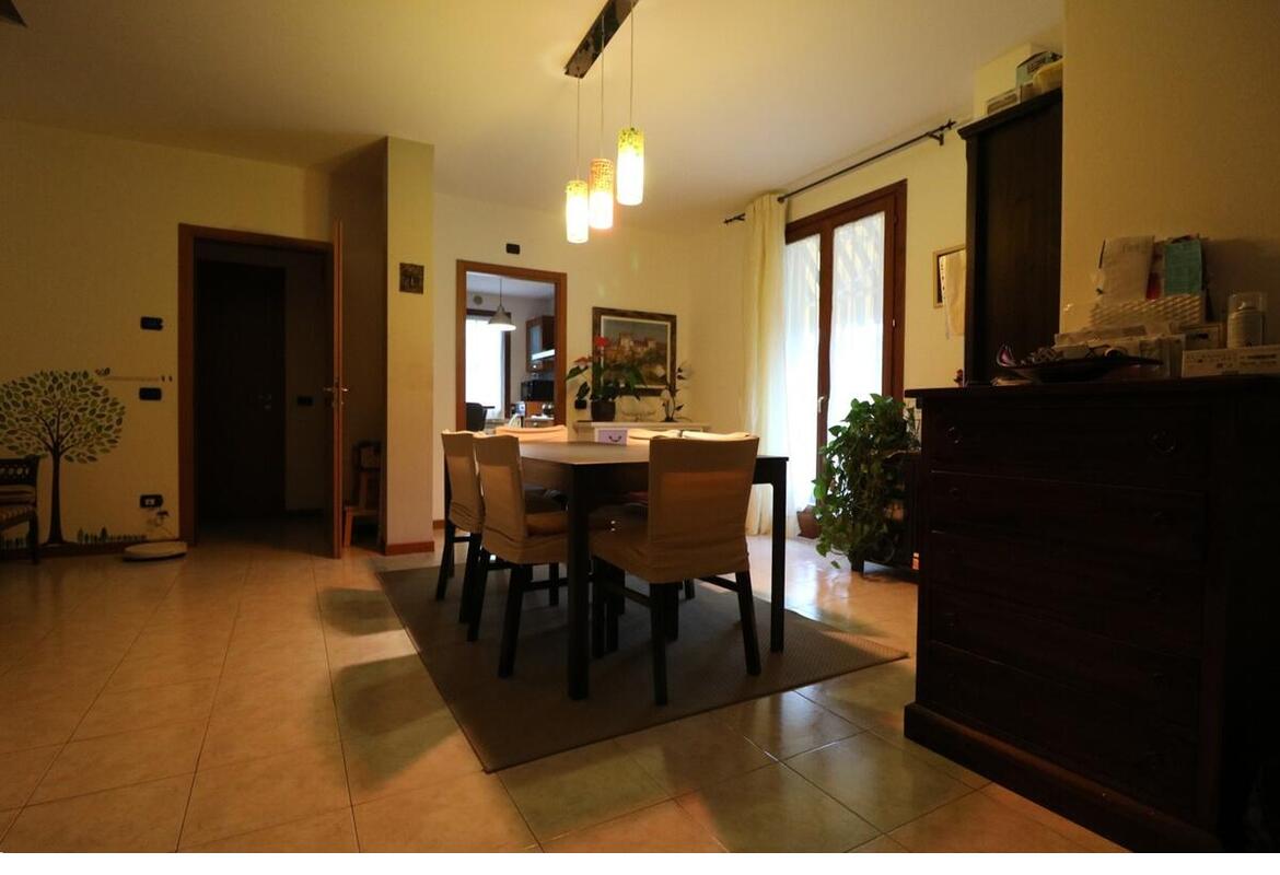APPARTAMENTO CON DUE GARAGE
