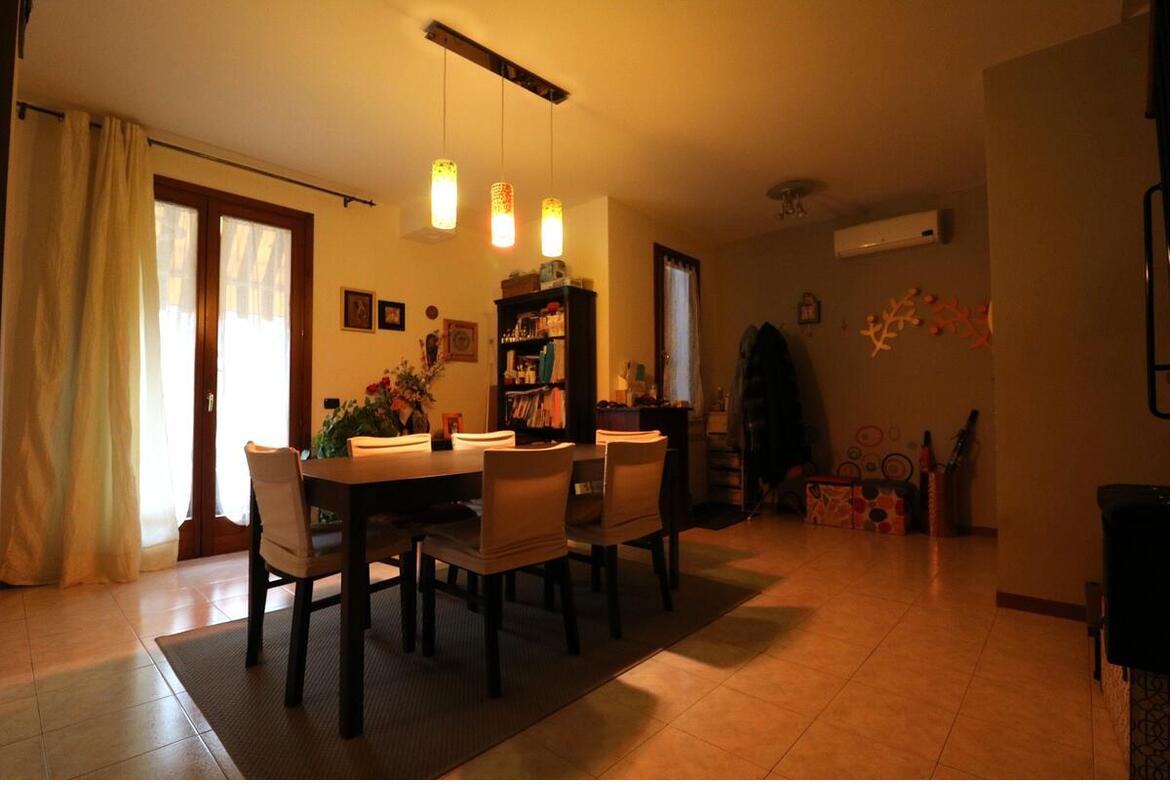 APPARTAMENTO CON DUE GARAGE