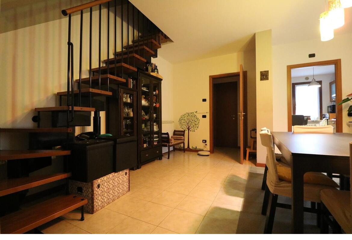 APPARTAMENTO CON DUE GARAGE