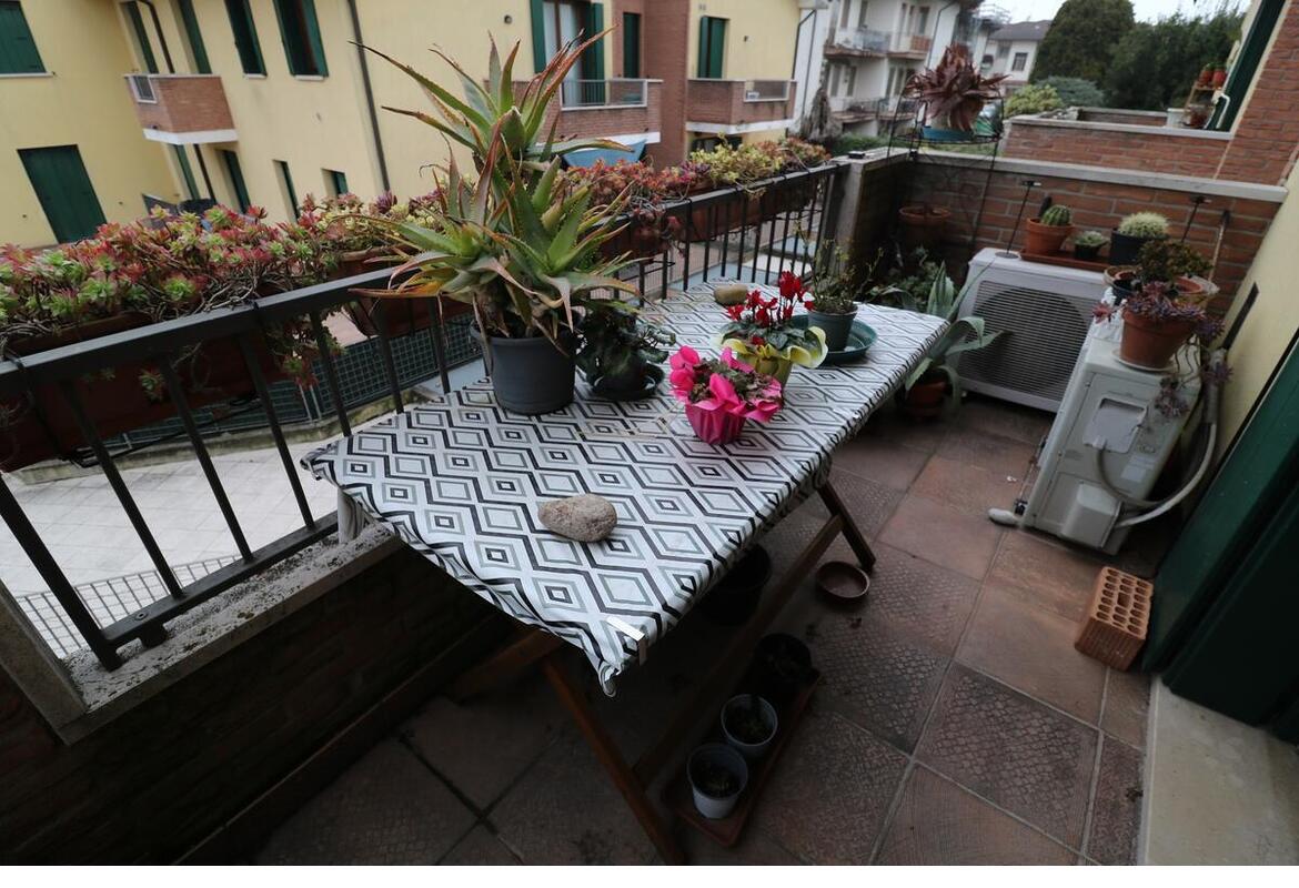 APPARTAMENTO CON DUE GARAGE