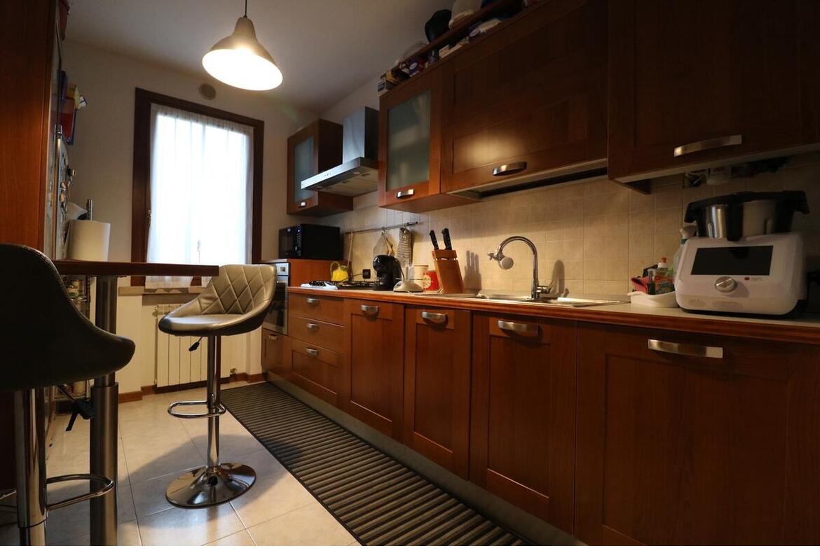 APPARTAMENTO CON DUE GARAGE
