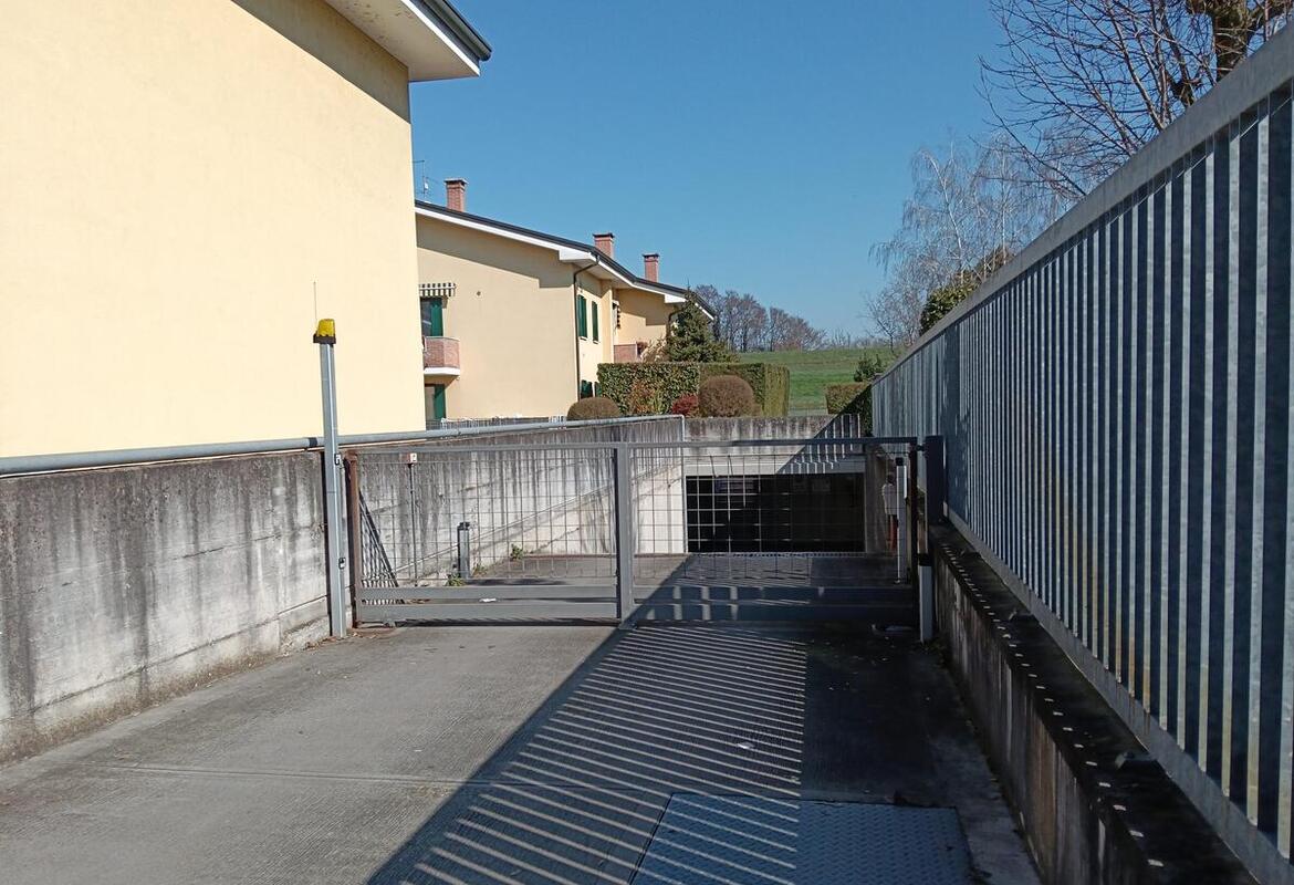 APPARTAMENTO CON DUE GARAGE