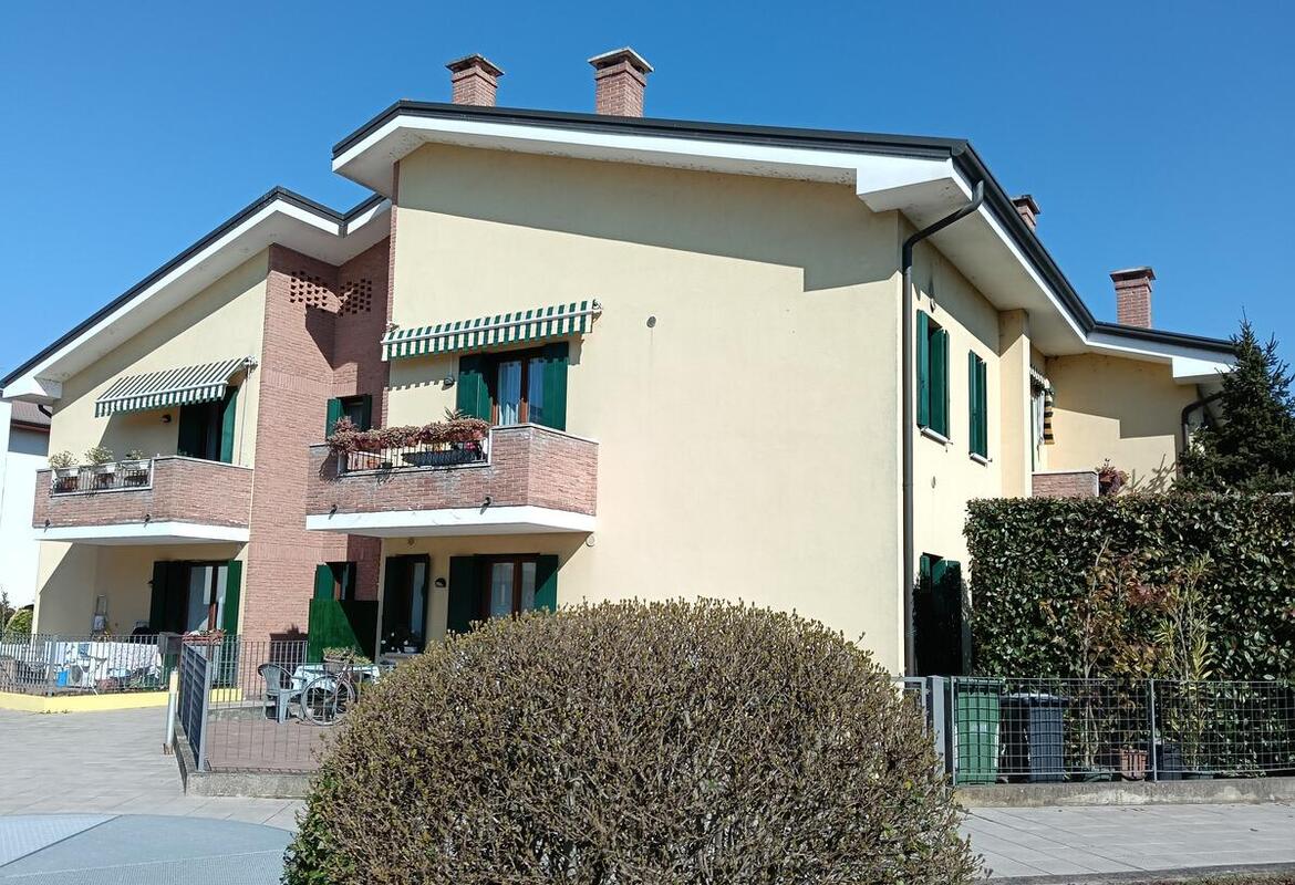 APPARTAMENTO CON DUE GARAGE