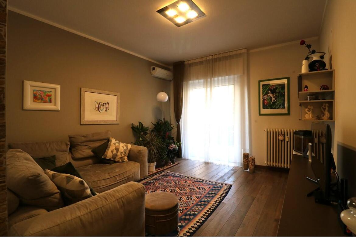 APPARTAMENTO QUADRILOCALE CON 2 GARAGE