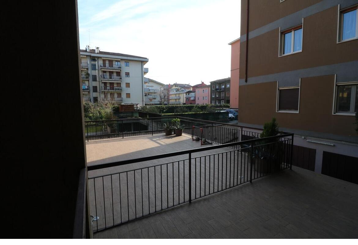 APPARTAMENTO QUADRILOCALE CON 2 GARAGE