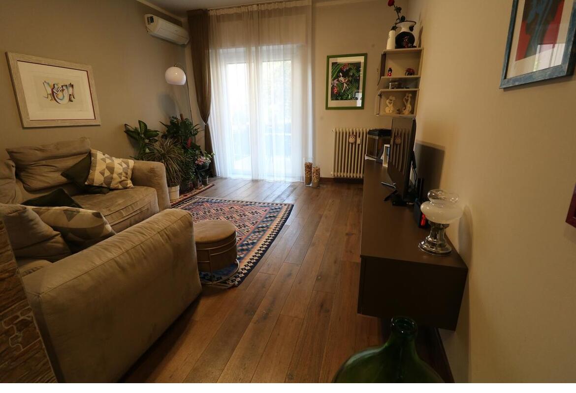 APPARTAMENTO QUADRILOCALE CON 2 GARAGE