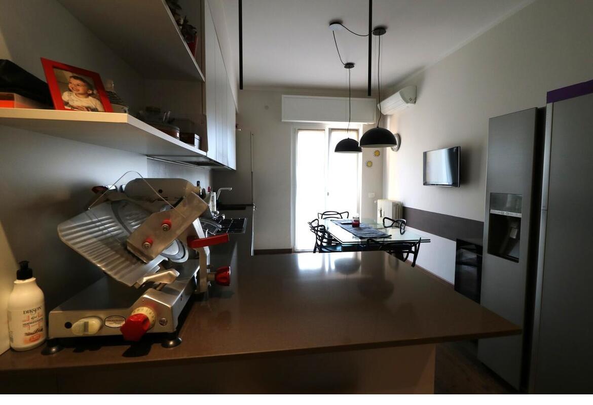 APPARTAMENTO QUADRILOCALE CON 2 GARAGE