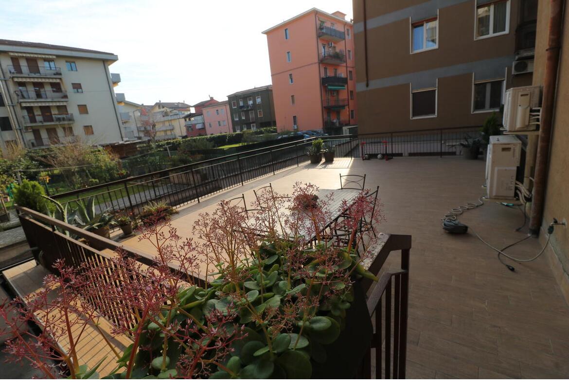 APPARTAMENTO QUADRILOCALE CON 2 GARAGE