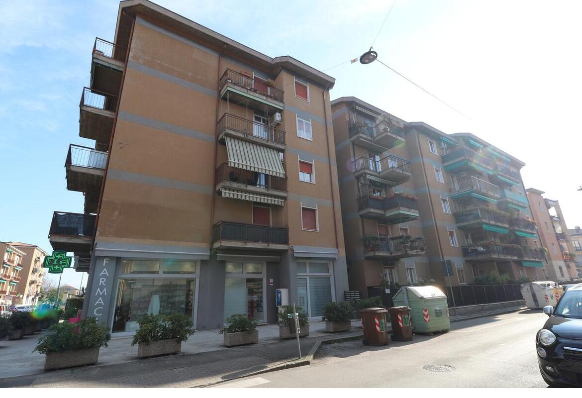 APPARTAMENTO QUADRILOCALE CON 2 GARAGE