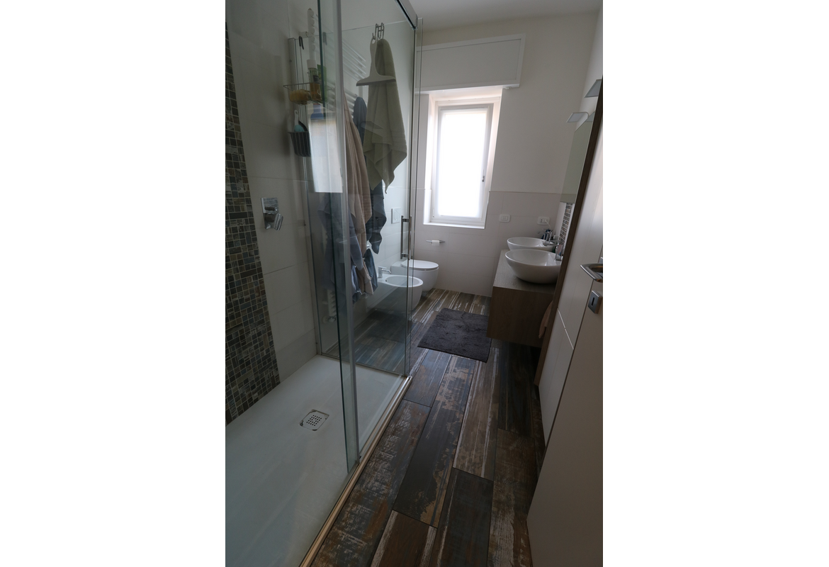 APPARTAMENTO QUADRILOCALE CON 2 GARAGE