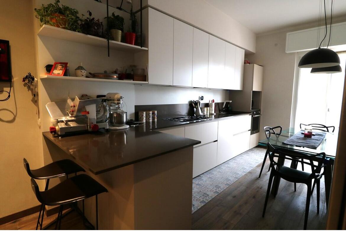 APPARTAMENTO QUADRILOCALE CON 2 GARAGE