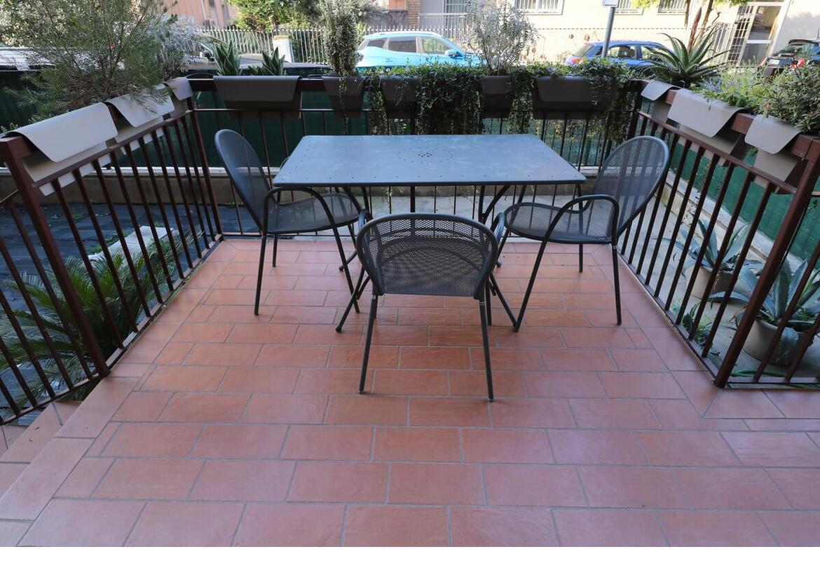 APPARTAMENTO QUADRILOCALE CON 2 GARAGE
