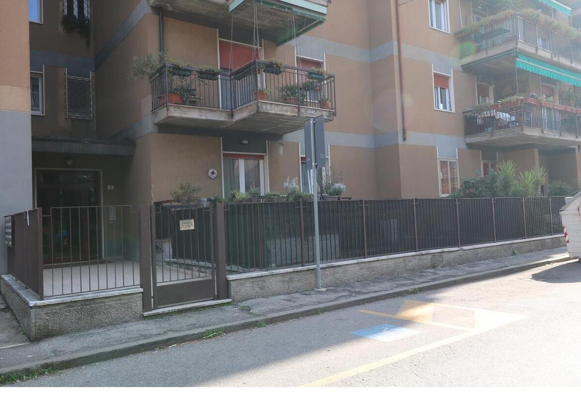 APPARTAMENTO QUADRILOCALE CON 2 GARAGE