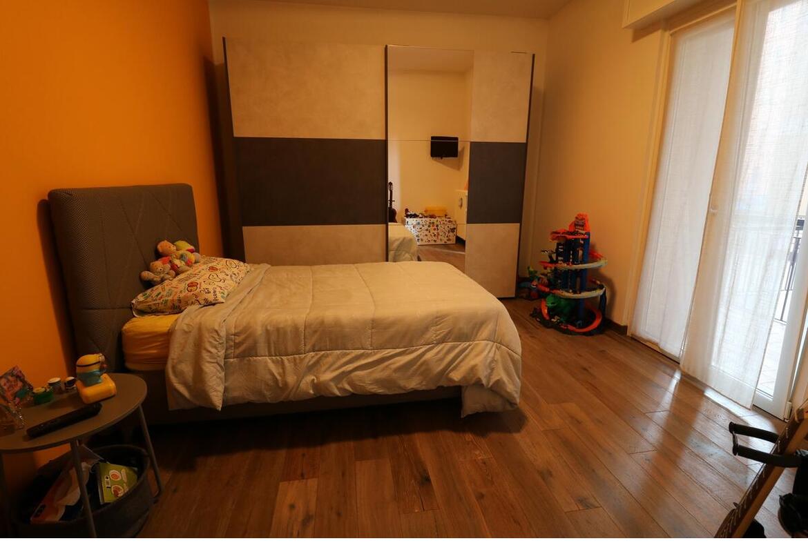 APPARTAMENTO QUADRILOCALE CON 2 GARAGE