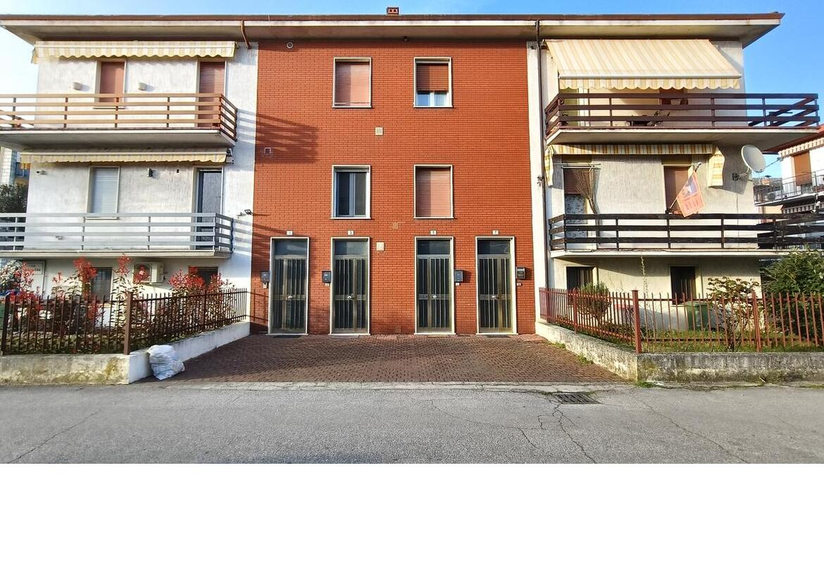 APPARTAMENTO TRILOCALE CON GARAGE