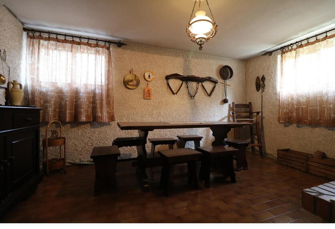 PORZIONE DI BIFAMILIARE