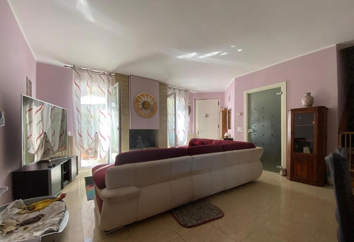 VILLETTA A SCHIERA CON GARAGE DOPPIO