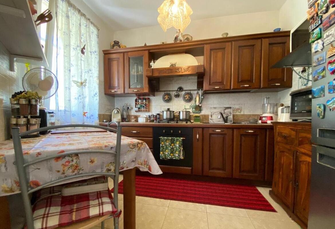 VILLETTA A SCHIERA CON GARAGE DOPPIO