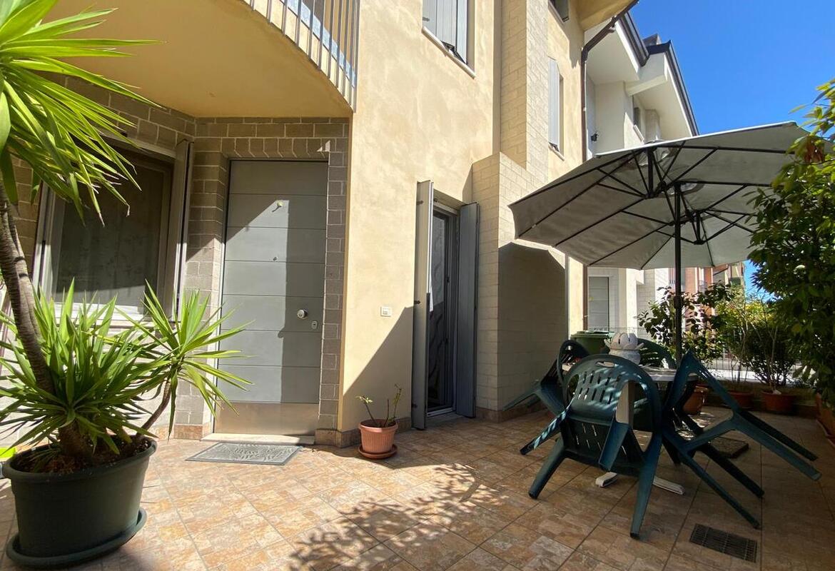 VILLETTA A SCHIERA CON GARAGE DOPPIO