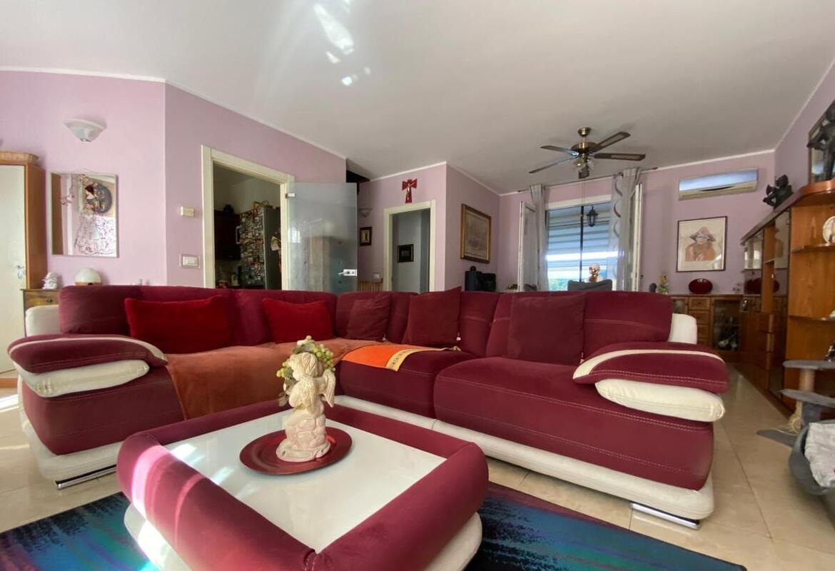 VILLETTA A SCHIERA CON GARAGE DOPPIO