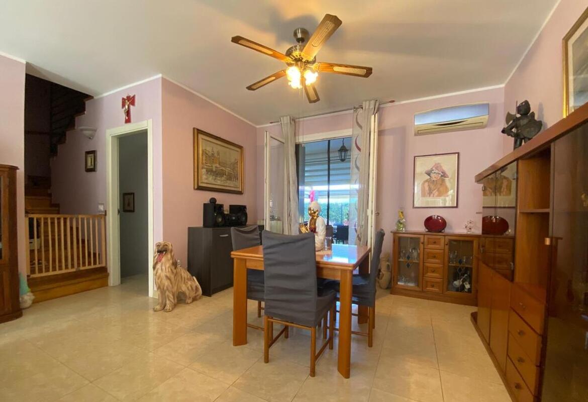 VILLETTA A SCHIERA CON GARAGE DOPPIO