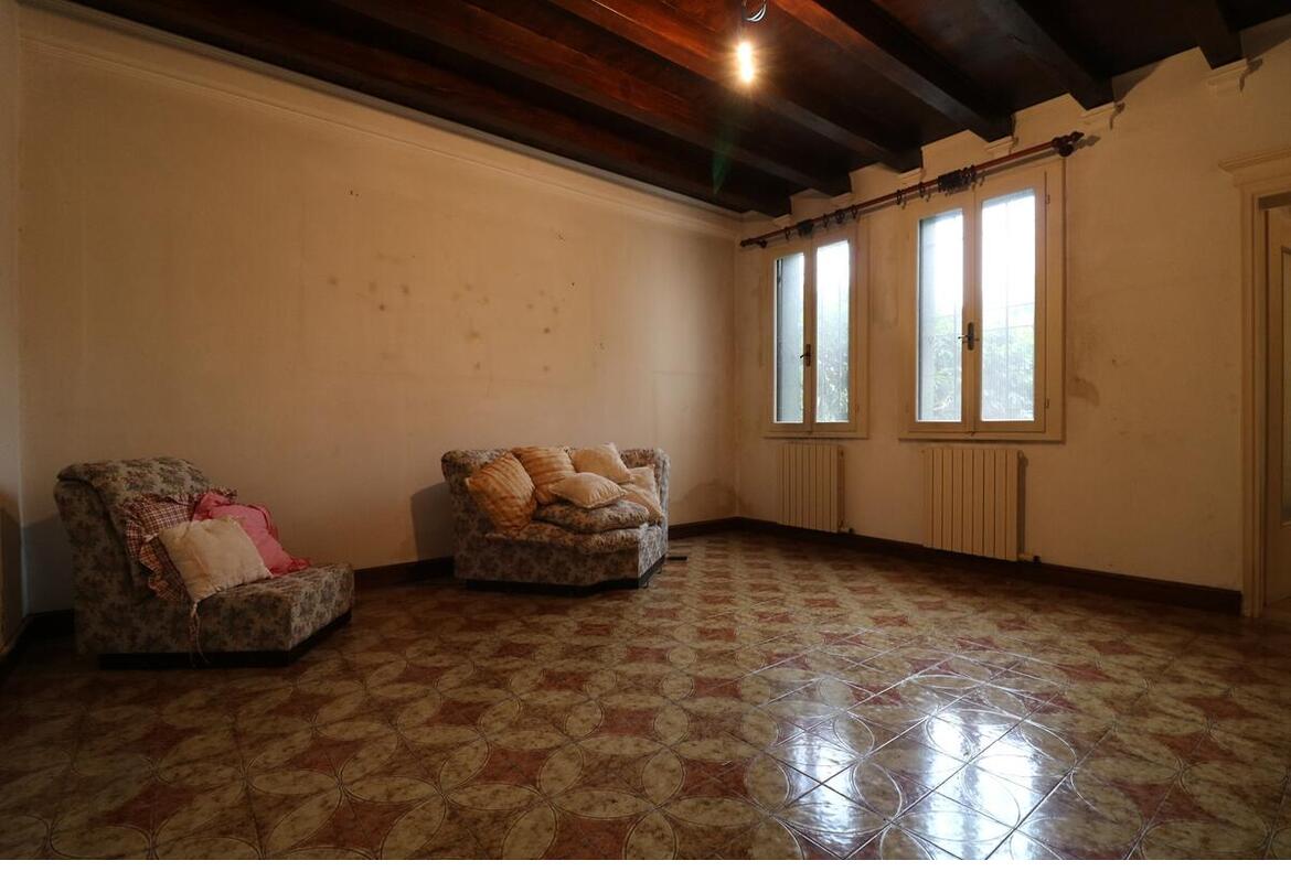 ABITAZIONE INDIPENDENTE CON GARAGE E GIARDINO