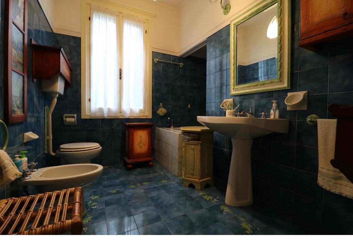 ABITAZIONE INDIPENDENTE CON GARAGE E GIARDINO