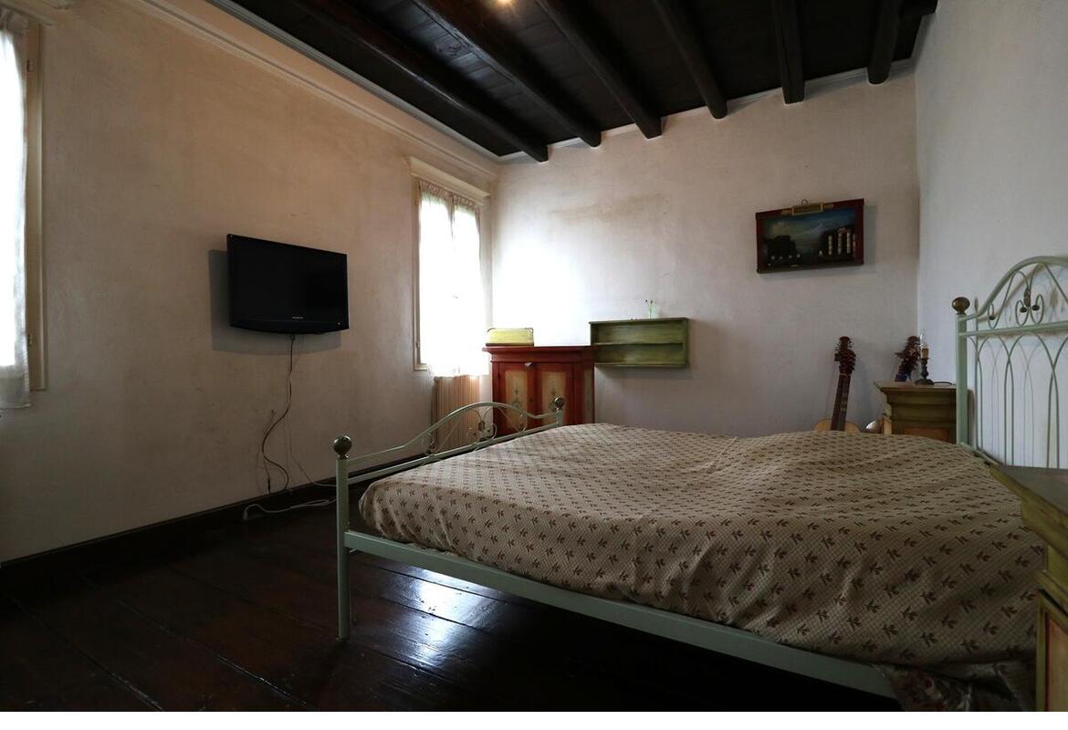 ABITAZIONE INDIPENDENTE CON GARAGE E GIARDINO