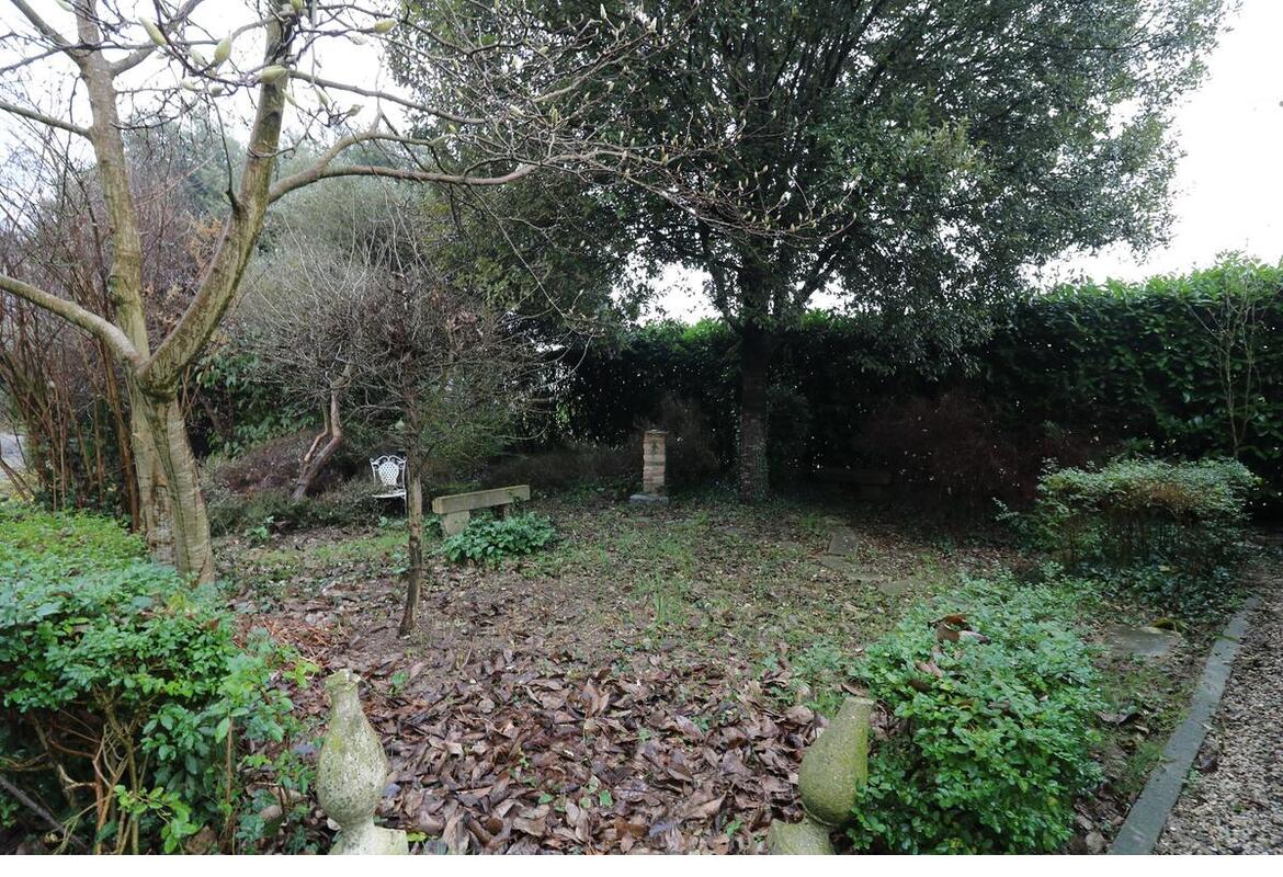 ABITAZIONE INDIPENDENTE CON GARAGE E GIARDINO