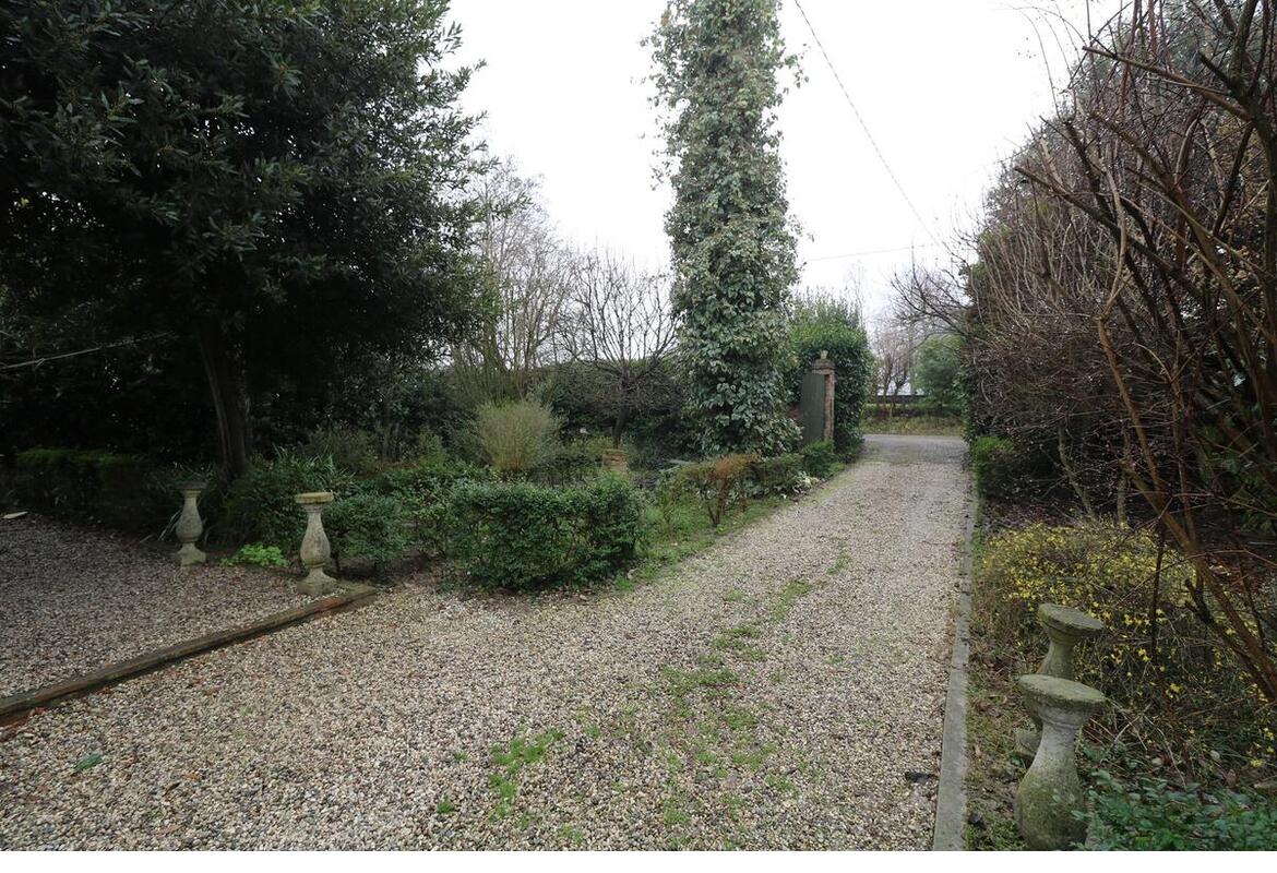 ABITAZIONE INDIPENDENTE CON GARAGE E GIARDINO