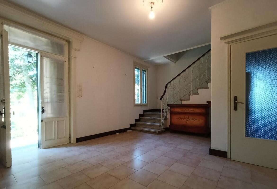 ABITAZIONE INDIPENDENTE CON GARAGE E GIARDINO