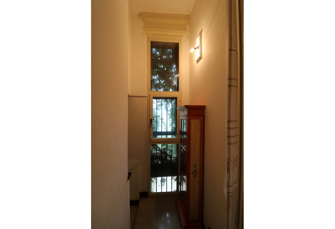 ABITAZIONE INDIPENDENTE CON GARAGE E GIARDINO