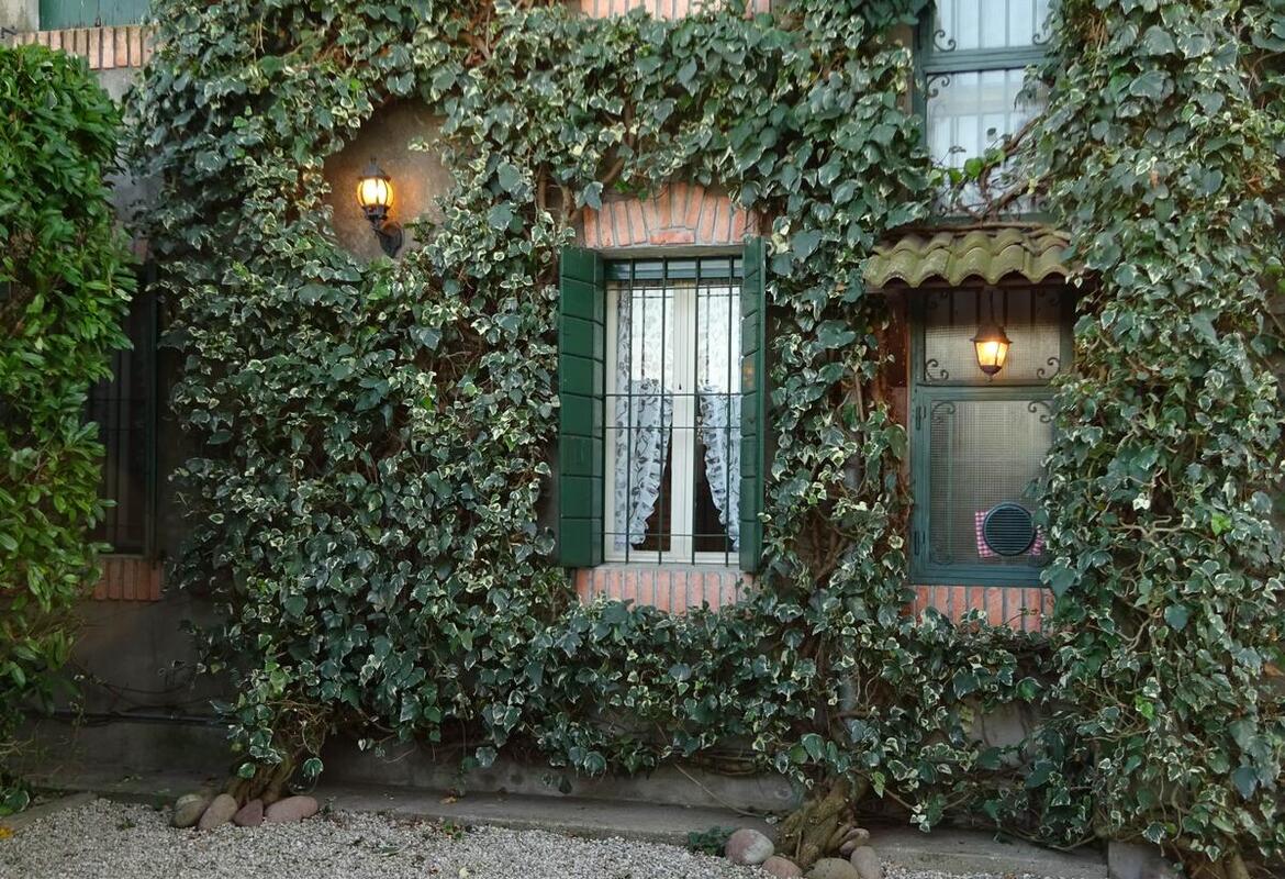 ABITAZIONE INDIPENDENTE CON GARAGE E GIARDINO