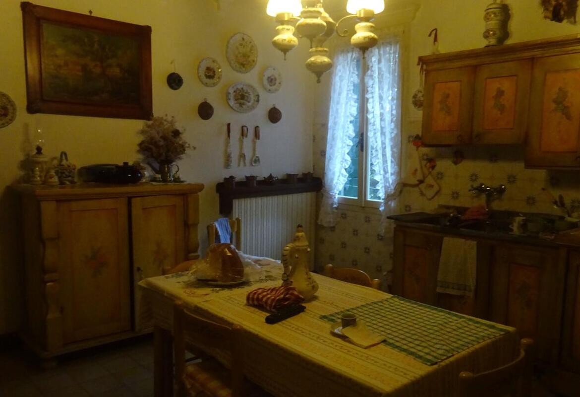 ABITAZIONE INDIPENDENTE CON GARAGE E GIARDINO