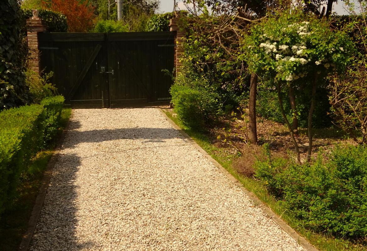 ABITAZIONE INDIPENDENTE CON GARAGE E GIARDINO