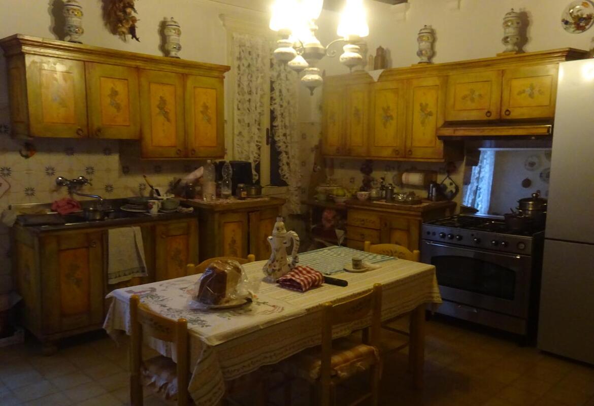 ABITAZIONE INDIPENDENTE CON GARAGE E GIARDINO