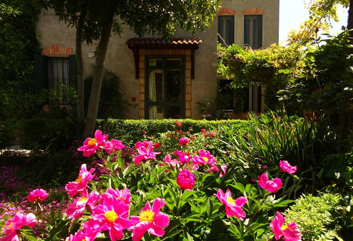 ABITAZIONE INDIPENDENTE CON GARAGE E GIARDINO