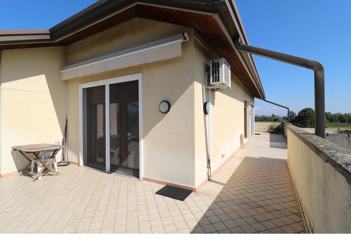 APPARTAMENTO ULTIMO PIANO CON AMPIO TERRAZZO