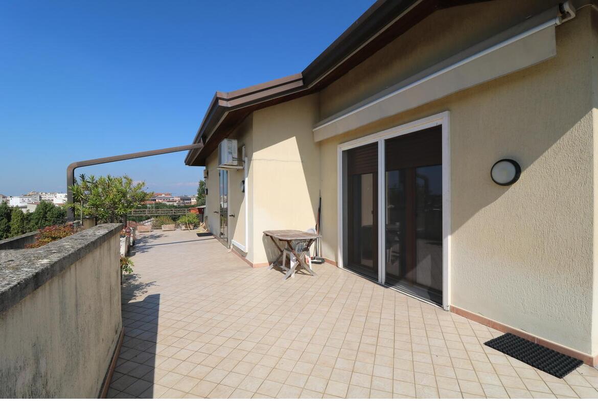 APPARTAMENTO ULTIMO PIANO CON AMPIO TERRAZZO