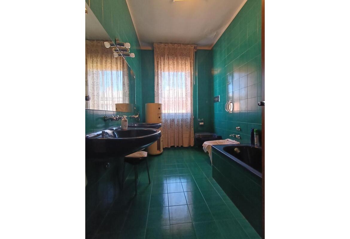 APPARTAMENTO TRILOCALE CON AMPIO TERRAZZO